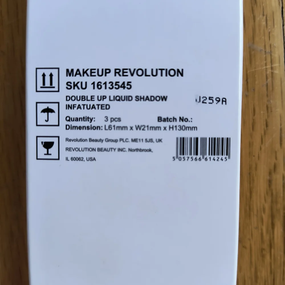 30 Piece Makeup Revolution Double Up Liquid Eye Shadow Infatuated Casepack 10X3